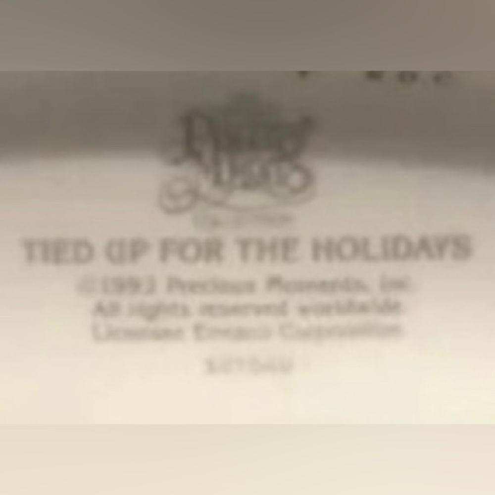 1993 Precious Moments "Tied Up For The Holidays" Figurine - Picture 6 of 7